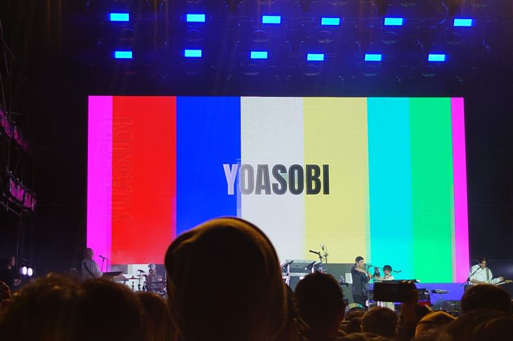 2023年12月3日，簡單生活節2023的光舞台，準備開唱的YOASOBI!!