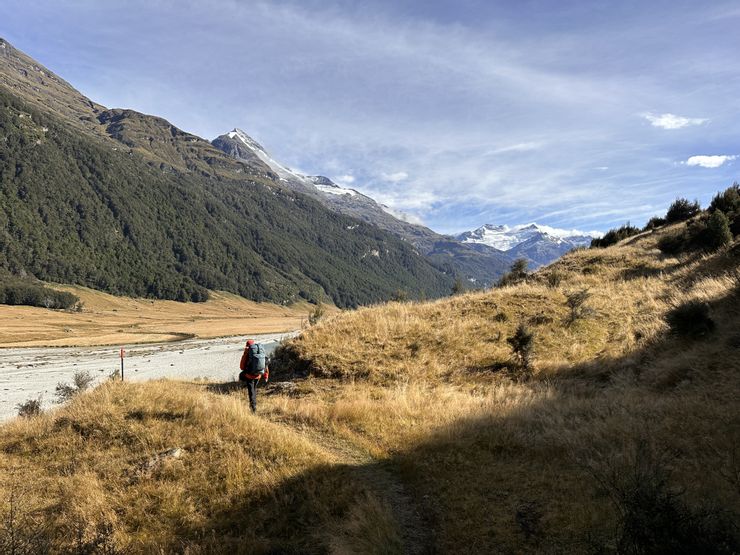 Rees Dart 在紐西蘭步道分級屬第五級，雖沿路有設置指標，但仍需要有一定的山野與地圖判讀能力。