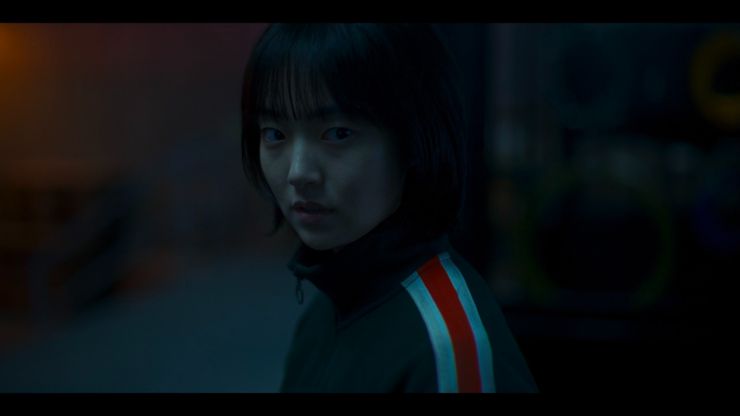 《殺人者的購物中心》女主角鄭智安由金慧峻飾演。