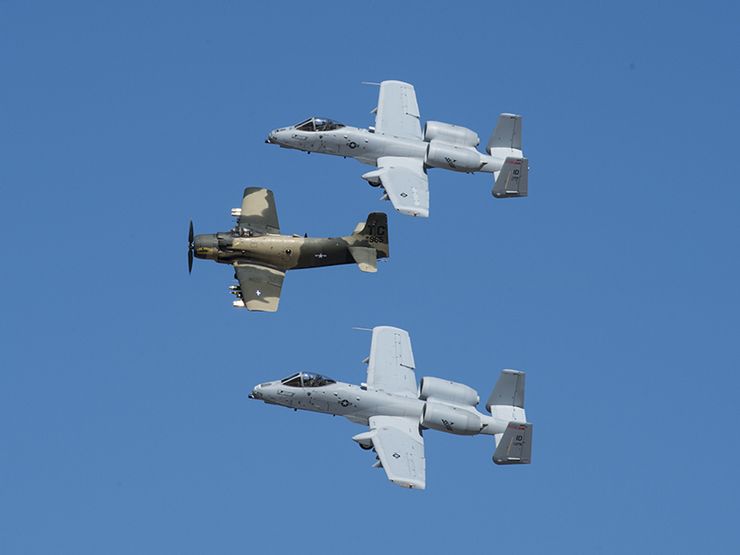 A-1能夠在簡易機場或二戰航母上操作,優秀低速性能和抗打擊能力允許長時間在戰場上盤旋以利於掌握戰場態勢,使其成為越戰時期相當被地面部隊信賴的近距離空中支援專業機,並在日後催生出著名的A-10