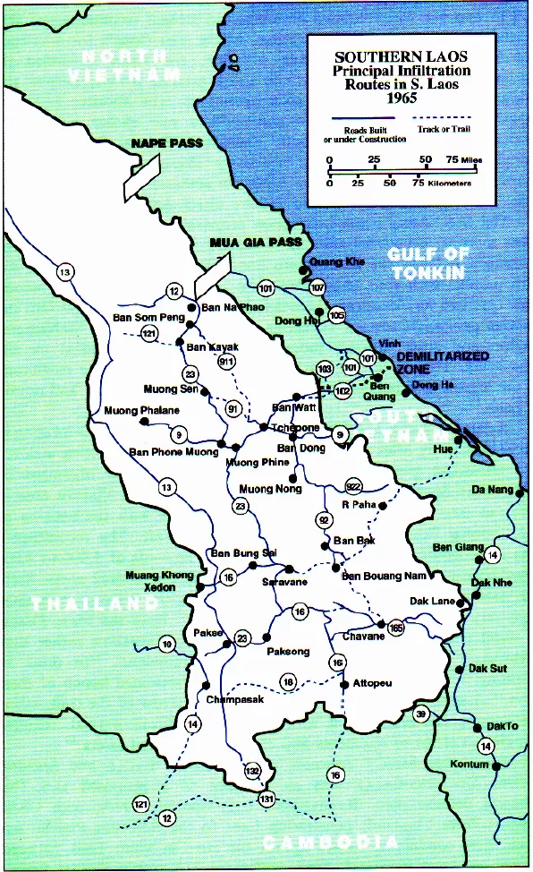 1965年時的胡志明小徑。胡志明小徑不是單單一條路，而是一整片遍布寮國的公路網，每當美軍的空襲或傳感器阻斷一部分，或天候導致一部分道路中斷時，北越可以從其他道路繞過以維持運輸的進行。