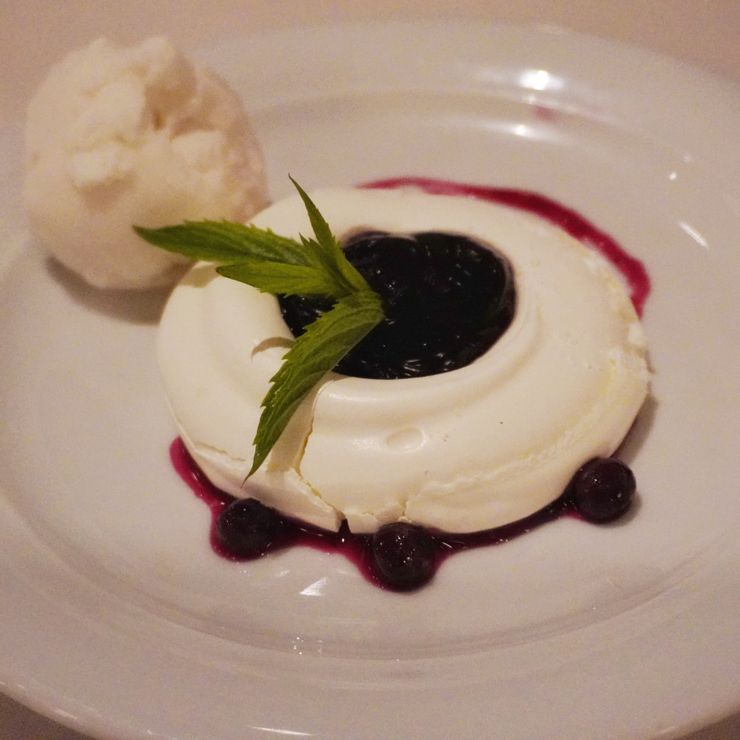 我在遊輪 Celebrity Cruise 吃到的 Pavlova