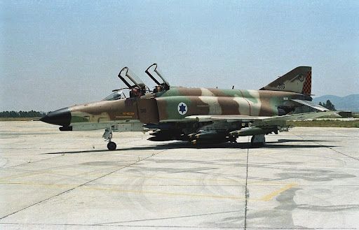 此時以色列才剛在1969年接收幽靈,數量很少,且需要擔負高風險的防空壓制與高強度戰場對地打擊職能,因此不太有參與制空戰的餘裕;而由於越戰,蘇聯這邊對幽靈空戰能力,特別是機動性,也有低估的傾向。