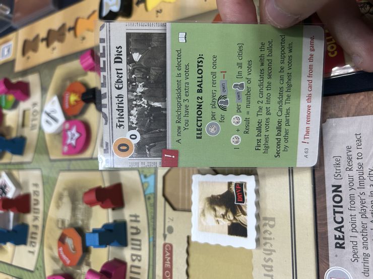 最後,我們選出了興登堡當總統,就像歷史的走向一樣,如果繼續符合史實,1933 年,他就會任命希特勒擔任總理。(當然,中間還經過了很多很多事)