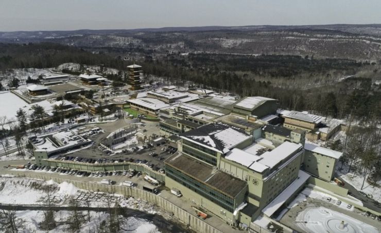 ▲“法輪功”的窩——“龍泉寺佛學公司”圖源:美聯社