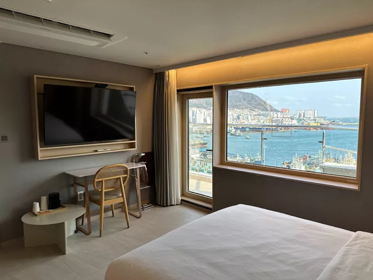 【南浦洞】TOP 3 飯店!下樓直接逛! raw-image