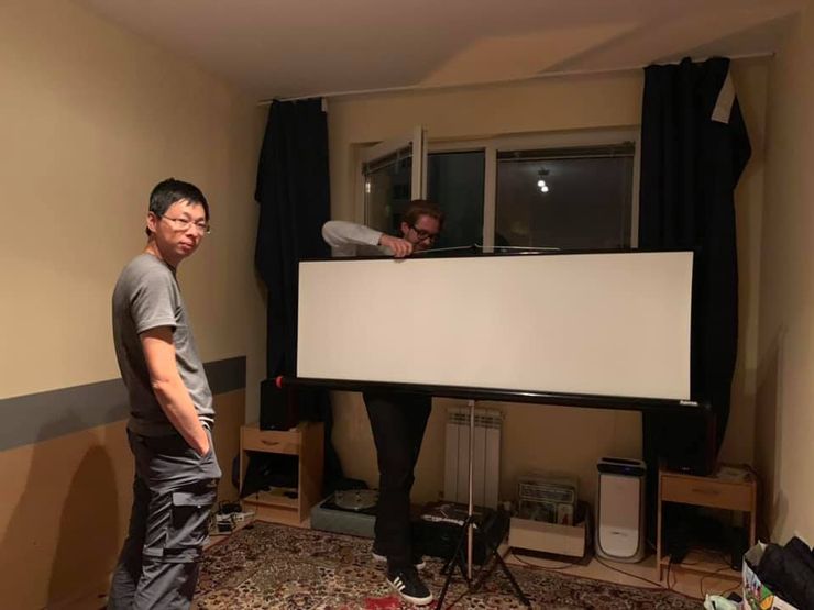 300天環遊世界:保加利亞-普羅夫迪夫、蘇菲亞 準備看電影囉,他的片單裡一堆華語電影,今晚看杜琪峰~