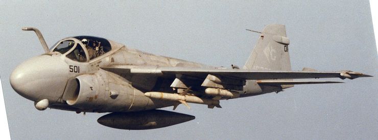 波斯灣戰爭中的A-6E,在誕生的20年後A-6入侵者仍是美軍航空電子設備最精良的攻擊機,除了精密導航設備與地貌飛行雷達外還在升級中加裝了目標識別和攻擊多重感測器(TRAM),即機鼻下方的半球型轉塔,集成了前視紅外線、雷射測距、雷射指引接收等功能,雖然功能強大但造價驚人,1986財年一架A-6E新機報價3260萬美金,其中TRAM的成本就高達320萬。