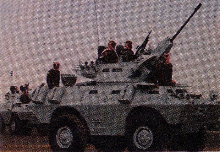 裝備20毫米奧立岡204GK機砲的V-150火力支援型,戰鬥重量9.7噸,車上可攜帶200發待射彈和200發備用彈,炮塔除機炮外還有一挺7.62毫米同軸機槍,除3名車組外還可攜帶5名步兵,砲塔設備包含車長的全向潛望鏡以及砲手的8倍瞄準鏡,使用50萬燭光探照燈提供有限夜間作戰能力。奧立岡204GK機砲使用20*128砲彈,最高射速可達1000發/分鐘。