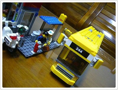 這輛就是這組的重頭戲,黃色區公車