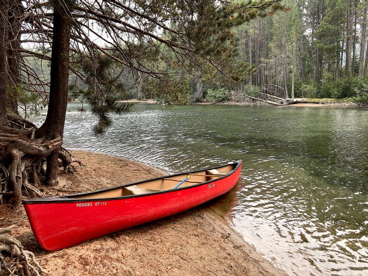 過去每次來這裡都是划獨木舟