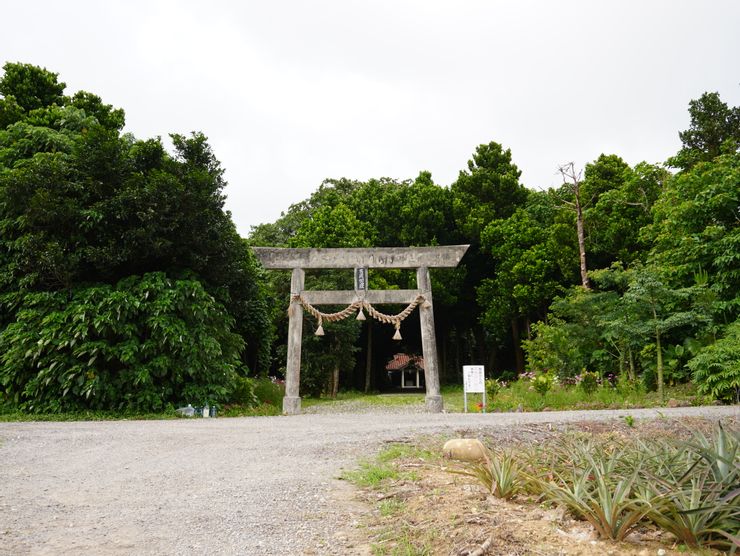 石垣島鳳梨田旁的名藏御嶽,Photo by 班與唐