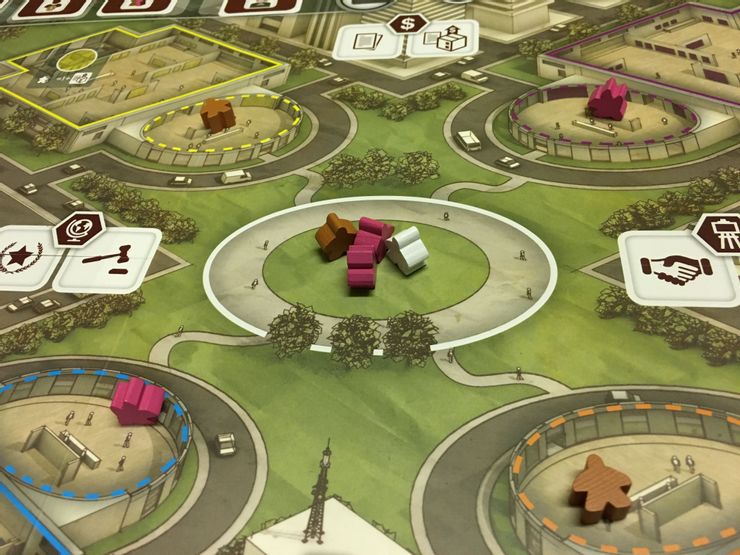 《畫廊經理人》是 Lacerda 2015 年出版的經典工人擺放遊戲,經營現代藝廊的有趣主題,搭配 Ian O'Toole 精緻的美術風格,是我非常喜歡的遊戲。(也是讓我初次體驗到 Lacerda 魅力的作品!)