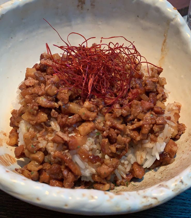 11歐元的滷肉飯我拍得很醜但其實很好吃