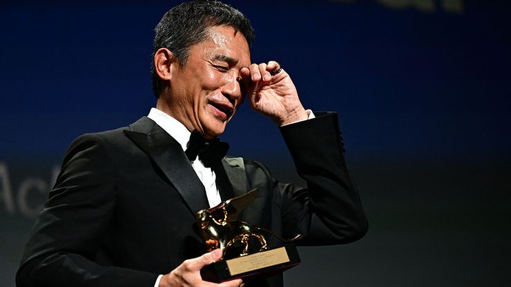梁朝偉獲頒第80 屆威尼斯影展「終身成就金獅獎」。