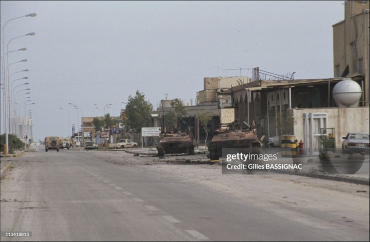 海夫吉伊拉克損失的YW531型裝甲車,目前可見到的伊拉克裝甲車殘骸均為該型車,未見許多資料聲稱的BMP-1型步兵戰鬥車。