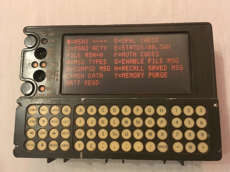 AN/PSG-2是與無線電或有線線路搭配使用的終端機,操作者可以輸入或讀取文字化信息,或者預先編寫並儲存訊文後根據需求發送。