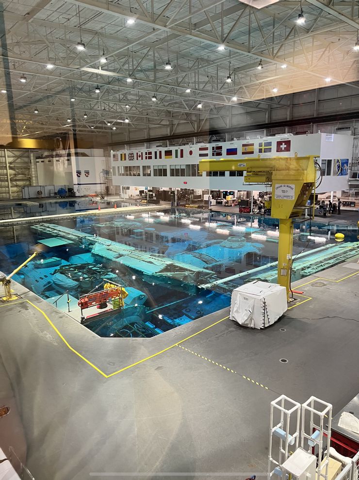 NASA Neutral Buoyancy Laboratory (中性浮力池）