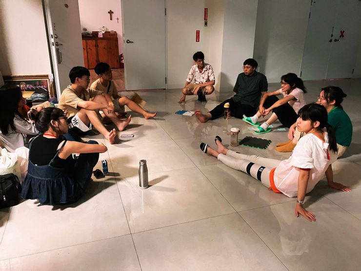 每天晚上都有一段同工聊聊的時間,我偷拍了一下。