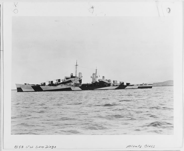 1944年4月聖地牙哥號經過大修,來自海軍歷史和遺產指揮部照片。