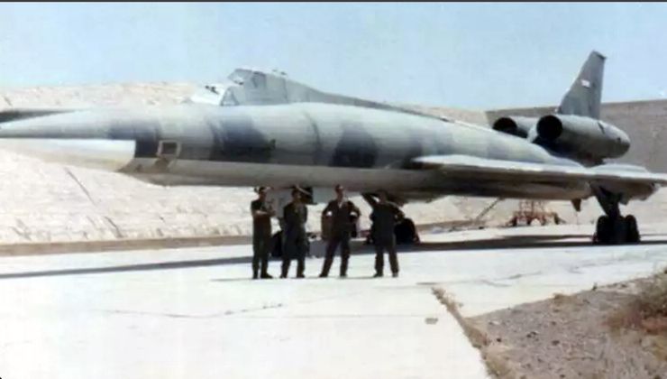 伊拉克的圖22超音速轟炸機教練型,序列號1116。開戰時伊拉克作為圖22僅有的三個用戶之一,共引進12架轟炸型和2架教練型。