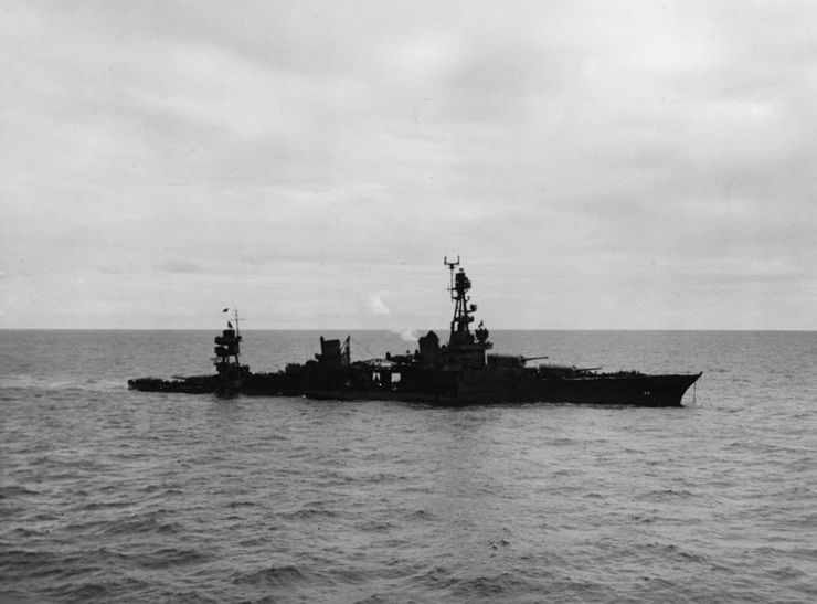 略微側傾的芝加哥號