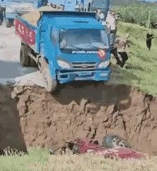 自殺衝鋒,純作秀