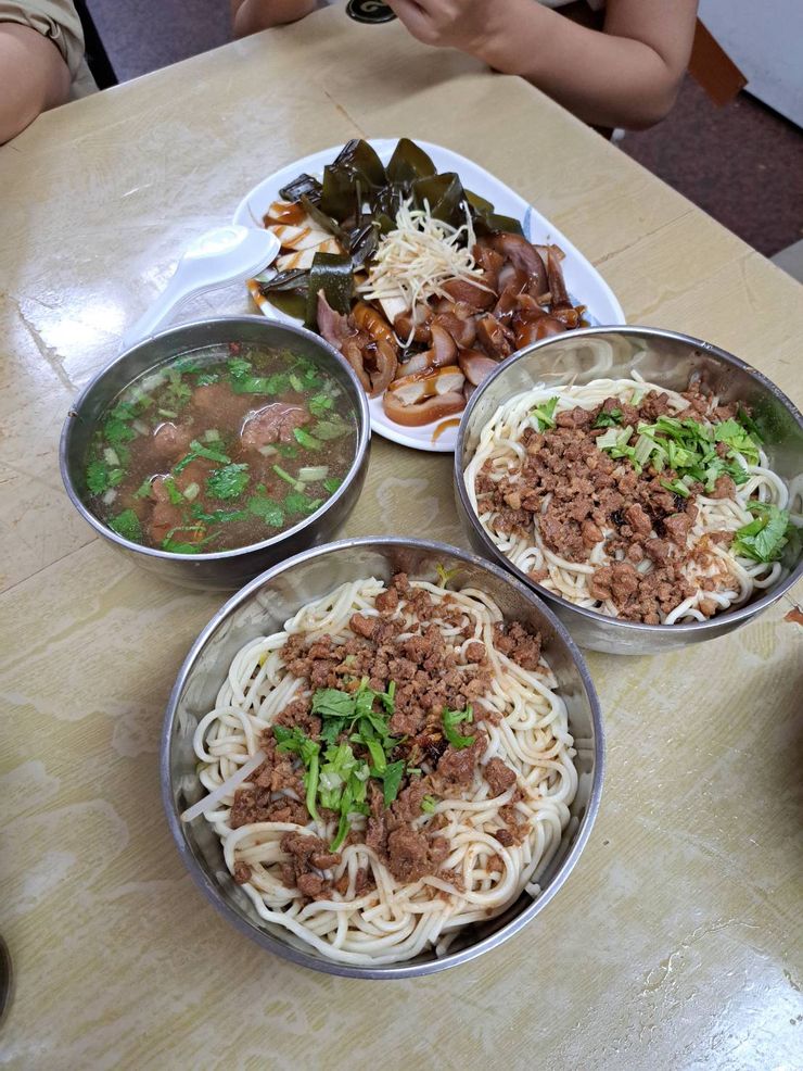 苗栗通宵美食| 正味麵店 超軟嫩排骨麵 zoomable