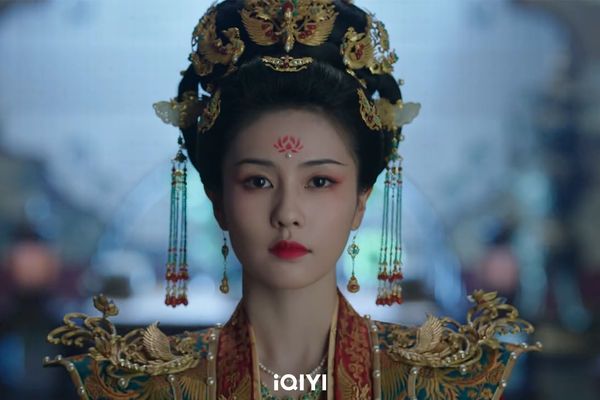 《寧安如夢》白鹿飾演姜雪寧。「繁華地 爭鬥場 一世荒唐 滿腔錯付」是她前世的經歷。