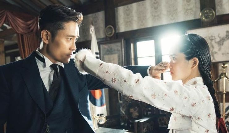 《陽光先生》中金泰梨和李炳憲的對手戲讓人印象深刻。