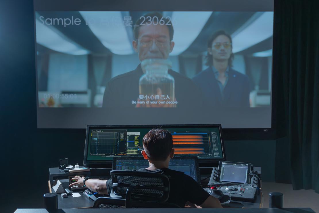 「我在工作室內播出影像的畫面要跟他們提供的檔案是近似的,所以我選用器材的時候也會注意器材解析能力與顏色上的表現,要是足夠專業的。」