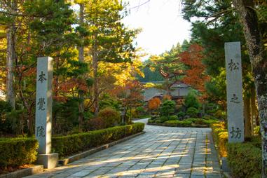 高野山宿坊 路過外面的本覺院 普賢院 天德院 蓮花院 南院 方格子 高野山宿坊 路過外面的本覺院 普賢院 天德院 蓮花院 南院 方格子