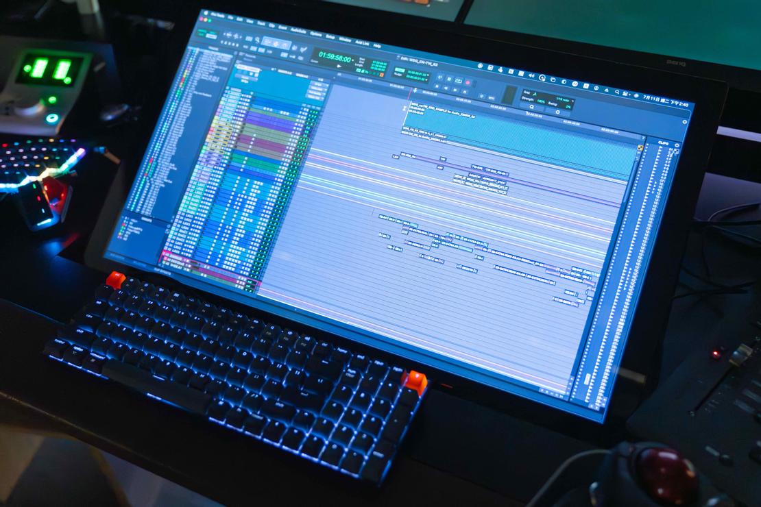「觀眾聽到的是取用了非常多聲音的成品,各種聲音各佔一點,互相混合、堆疊在一起的成果。」