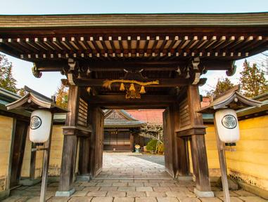 高野山宿坊 路過外面的本覺院 普賢院 天德院 蓮花院 南院 方格子 高野山宿坊 路過外面的本覺院 普賢院 天德院 蓮花院 南院 方格子