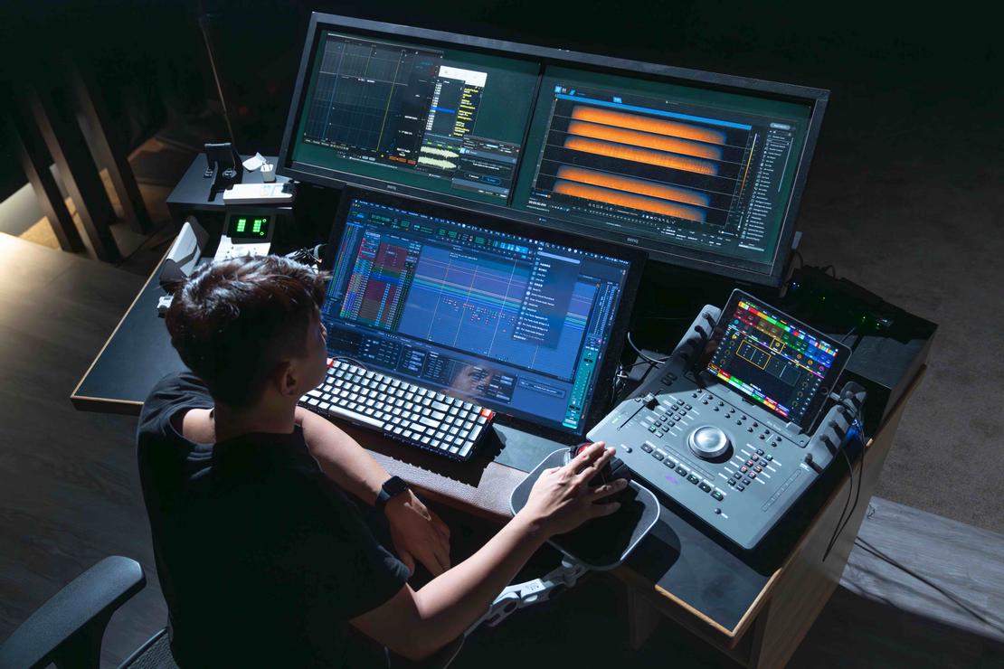 為配合工作需求,設備 input、output 夠不夠多也是重要考量。除了工作上的需求,也希望可以接娛樂上、多媒體的額外服務,切換是否方便很重要。