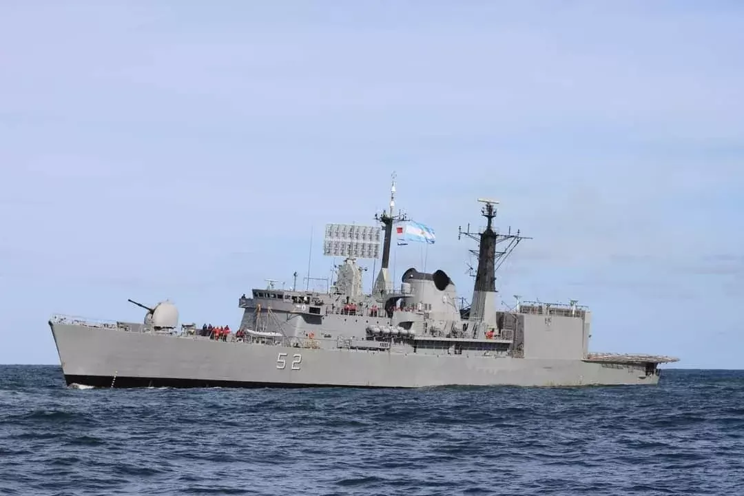 阿根廷戰前採購了兩艘42型驅逐艦,雖然兩艦在戰爭期間幾乎沒有直接參與,但阿根廷得以通過研究其雷達波瓣探測極限,以此擬定超級軍旗的突防戰術。