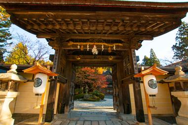 高野山宿坊 路過外面的本覺院 普賢院 天德院 蓮花院 南院 方格子 高野山宿坊 路過外面的本覺院 普賢院 天德院 蓮花院 南院 方格子