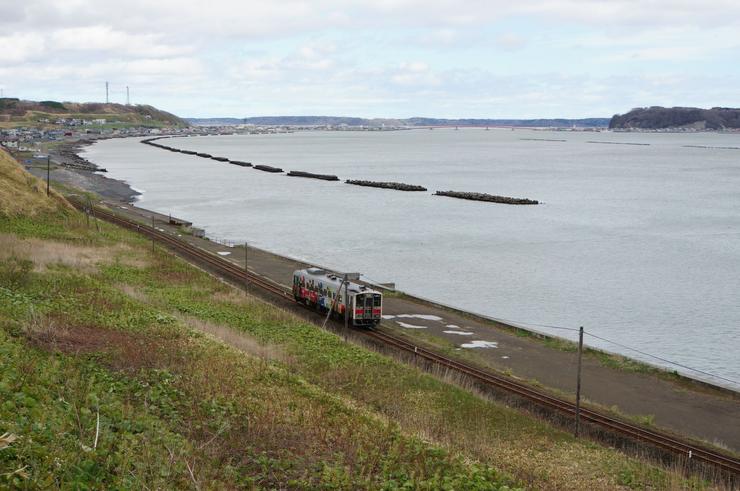 厚岸灣與根室本線列車