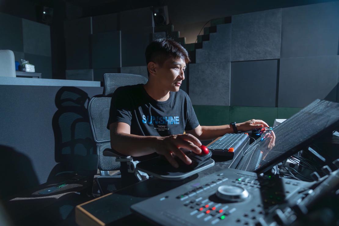 高偉晏曾以電影《目擊者》入圍第 54 屆金馬獎最佳音效獎,並以《月老》、《咒》獲第 58、59 屆金馬獎最佳音效獎殊榮。