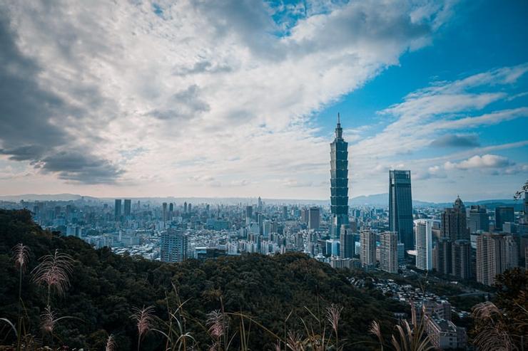 台股將受惠於地緣政治因素，迎來許多新商機。