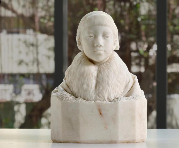 黃土水（1895–1930），《少女》胸像，1920，大理石雕刻，28×35×50 cm，台北市立太平國小藏。
