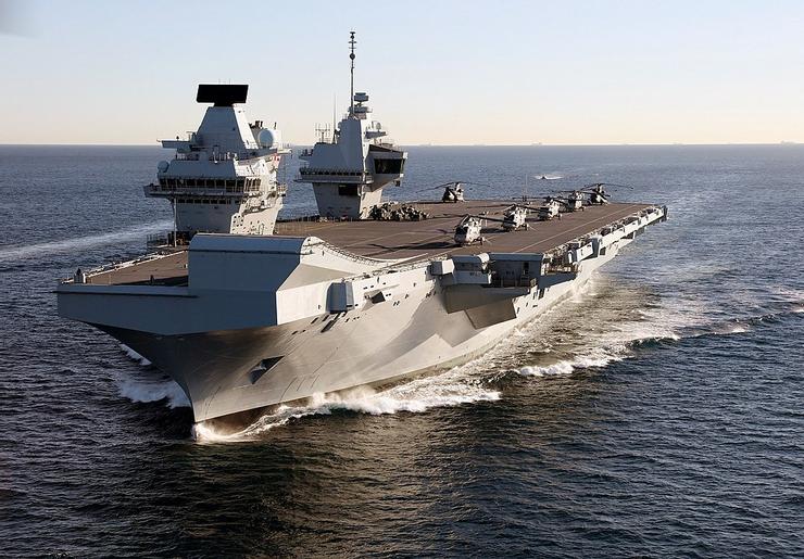英國航空母艦伊麗莎白女皇號要來南海，參加多國聯合演習，顯示這個曾經的海上霸權有意與另外兩個海權國家一起「天下圍中」。（圖片來源：維基百科）